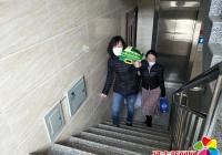 疫情隔離不隔愛 社區充當速遞員