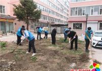 白菊社區(qū)攜手州教育局、市編辦開展“種花種草美化環(huán)境”志愿服務(wù)活動