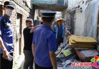北山街道聯合多部門集中整治東進街平房區亂堆亂放現象