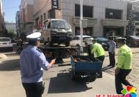 新興街道清理“僵尸車” 還社區整潔環境