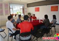 白玉社區攜手衛健局清理小廣告  助推創城百日攻堅
