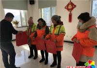 丹吉社區開展“冬日送溫暖 情系環衛工人”活動