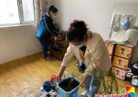 幫助癱瘓低保戶 社區溫情暖人心