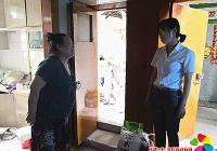 河南街道紀工委書記到春光社區開展老人節慰問獨居老人活動