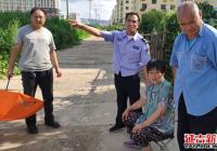 春陽社區傳遞正能量 護送摔倒老人回家