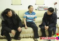 延吉市人社局黨組書記、局長李鋼到進學街道春陽社區走訪慰問困難殘疾人家庭