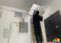 鐵皮懸空存隱患 社區維修解民憂